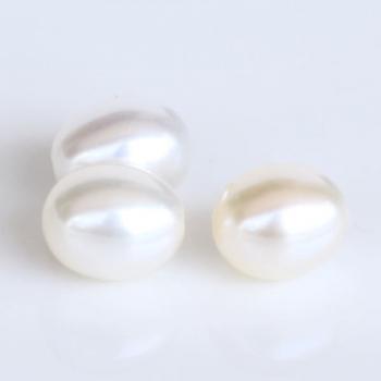 Süßwasserperle weiß, oval,  4,5mm, halb gebohrt, 1 Stück